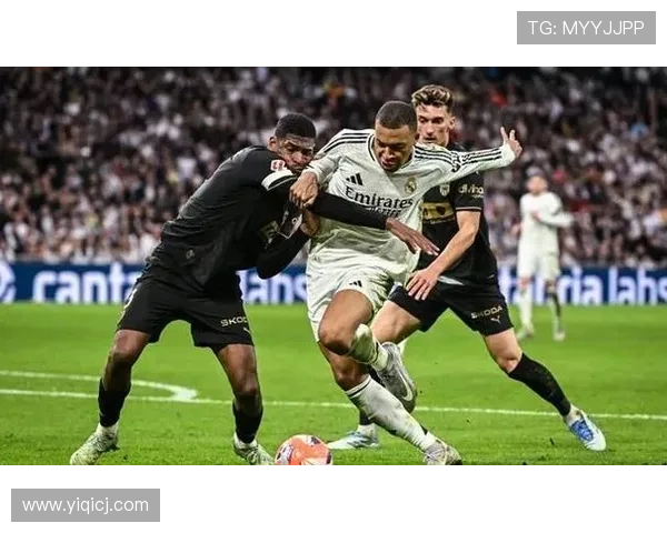 皇马右路争夺激烈半程无定主力